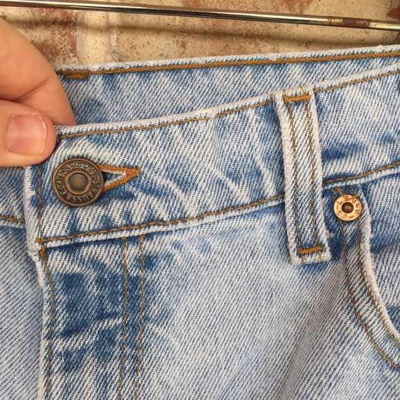 Levi's 551 Vtg. Mom Jean Rolled Denim Shorts 12 - Picture 8 of 8